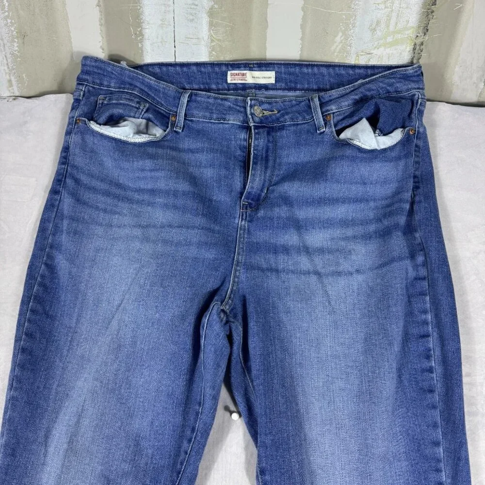 Levi's Signature Straight Jeans Womens Blue Faded Denim Mid Rise Size 18M 34x32‎ - Picture 4 of 16
